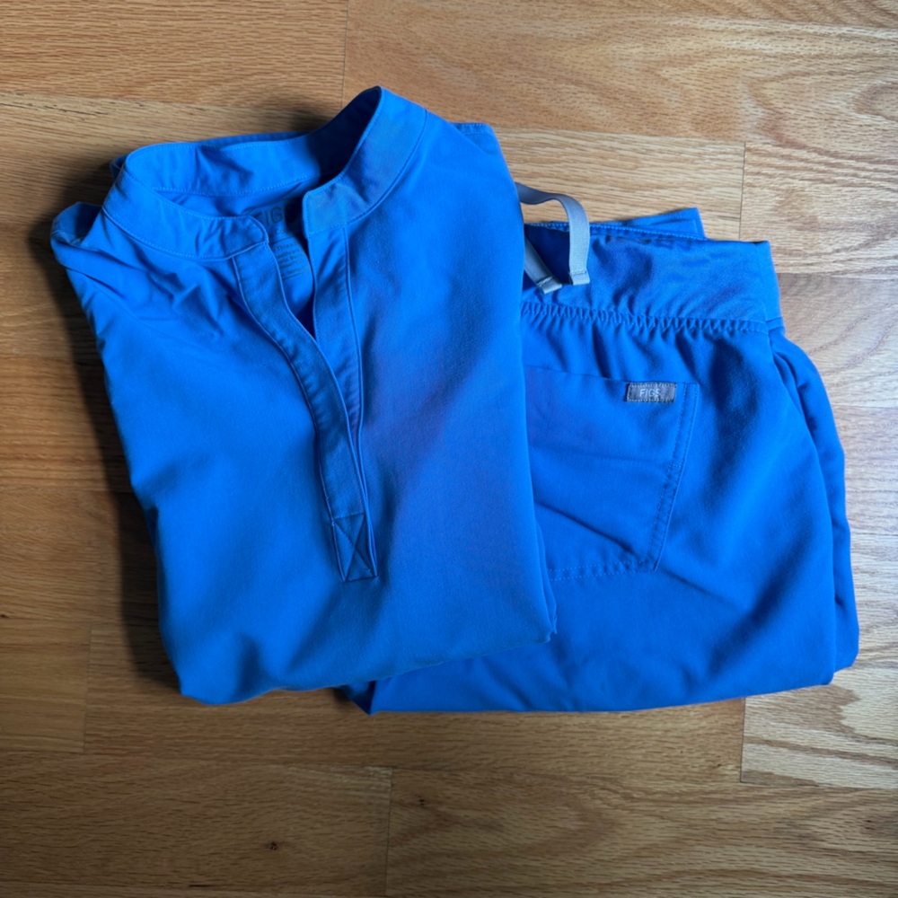 Figs Set - Ceil Blue Zamora Joggers & Rafaela Top, M/T